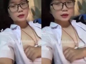 Nhìn em nó đeo kính cận là biết là dâm rồi